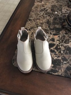 Oshkosh cute booties toddlers size 7 like new