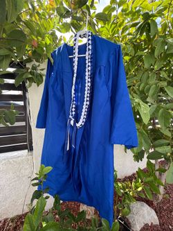 Jostens graduation gown Petite 4’10-5’0 ft included Windsor dress and lei to Customize