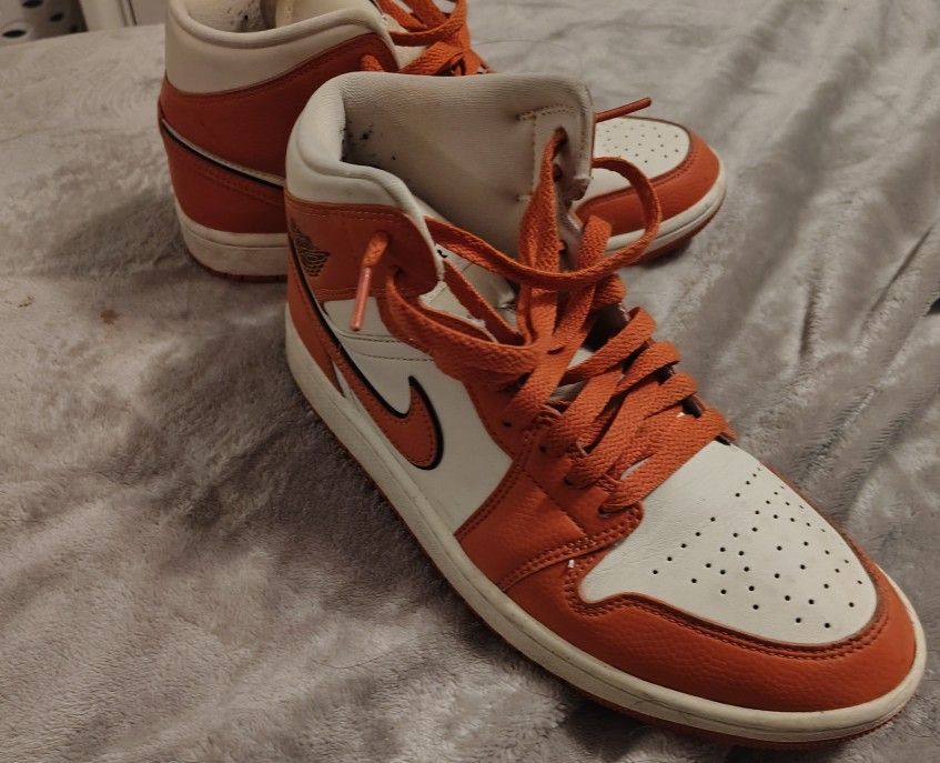Nike Air Jordan 1 Mid SE "Sport Spice"