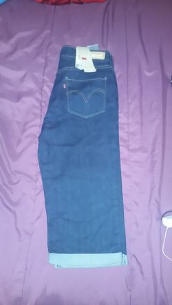 Levis Classic Capris, Size 10, New with tags