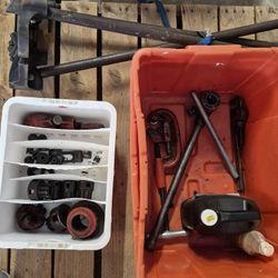 Pipe Threader And Tripod