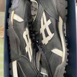 ASICS KL503 Track Shoes – Brand New