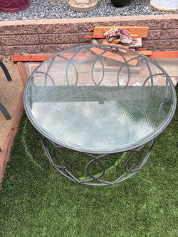 Outdoor patio table - $15