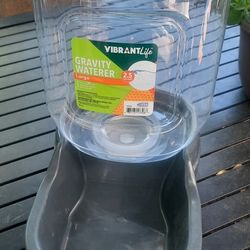Pet Watering Dispenser 