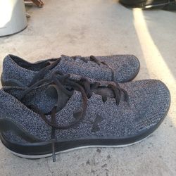 !! Men's Shoes Under Armour Size 9.5