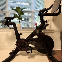Peloton Plus+  |  Lightly Used! 🚴‍♂️