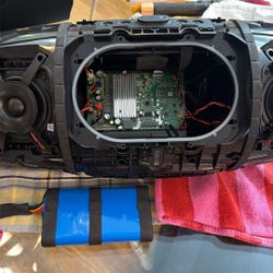 JBL Boombox 3 With broken circuit board 