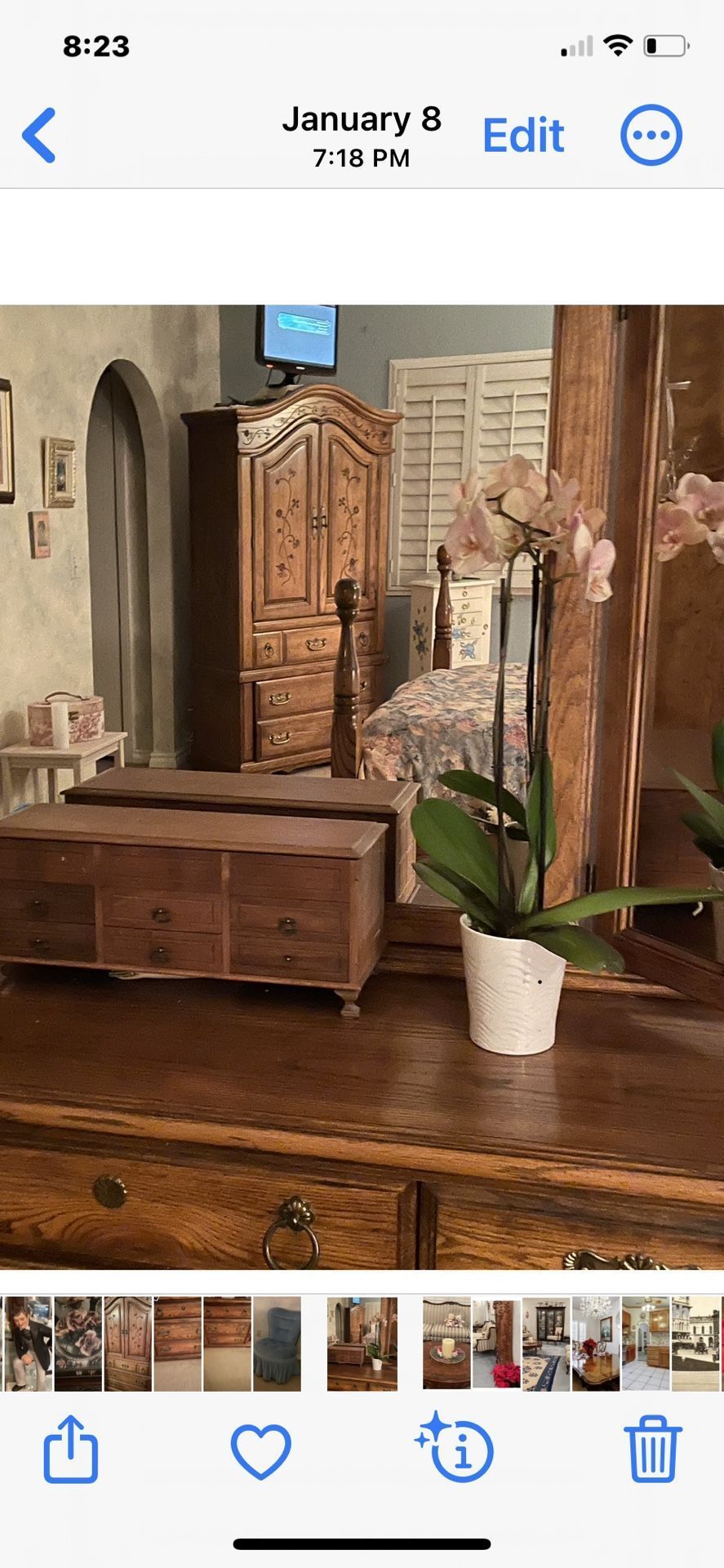 Solid oak Bedroom Set 2night Stands Long Dresser pretty Mirror, And Large Armoire All In Excellent Condition