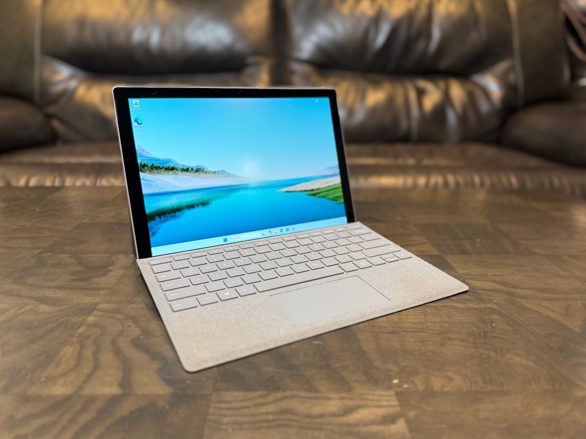 Touchscreen Microsoft Surface Pro 6 Core i5 8GB RAM 256GB SSD 12.3” 2K display Windows 11 tablet laptop computer