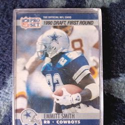 Must Sell !!! Emmit Smith Rookie Card . Authentic N.M Great Condition 