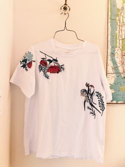 White tee with flower embroidery