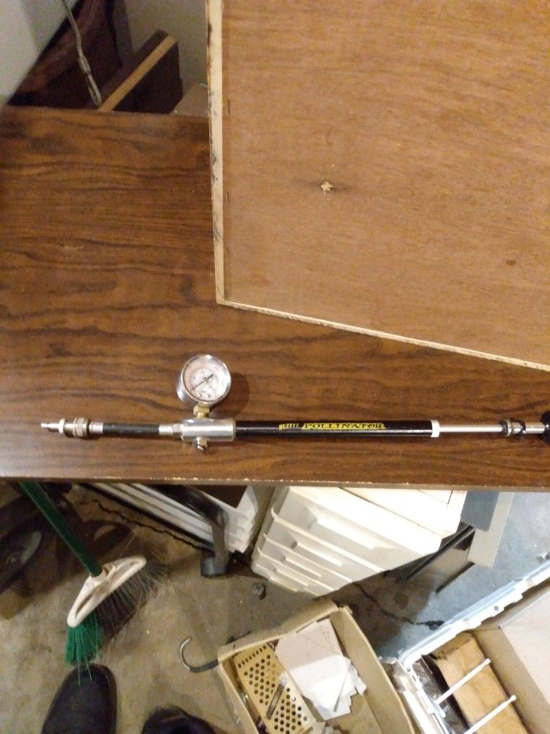 Buzzy's Pollinator 1609 300 PSI Shock Pump