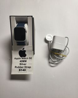 Apple Watch SE 40MM Silver w/ Strap & Charger 
