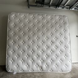 Like New Mattress – Clean, Supportive & Comfortable KING MATTRESS