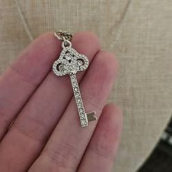 NWT Guess Necklace
