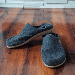 Taos Wool Slip-On Clogs / Slippers Charcoal Gray Size 40 (US 9)