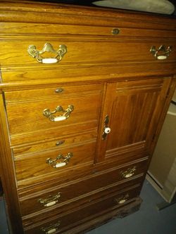 NICE OAK DRESSER SOLID! PERFECT CONDITION!!!