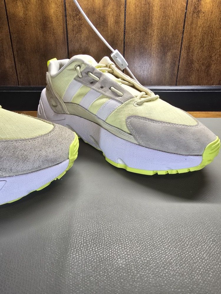 Men's Size: 9.5 Adidas ZX22 Boost