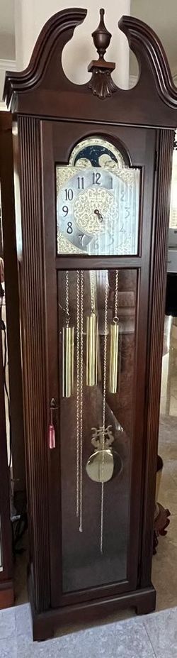 Antique Clock -Howard Miller. Like new