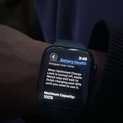 Apple Watch SE 3rd Gen 44mm Cellular – Scratch Screen – Works Perfectly