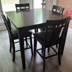 Table And chairs 