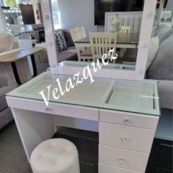 ✅✅️ White Makeup Vanity Set with Lighted Mirror (Stool not included) ✅️✅️