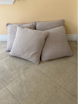 4 pillows
