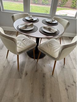 Table with 4 chairs