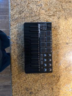 AKAI MPK MINI 2