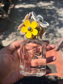 Daisy Marc Jacob perfume
