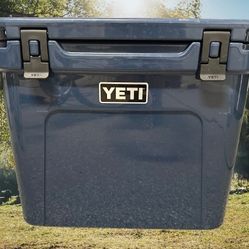 Yeti Roadie 60 Wheeled Cooler Pre-owned