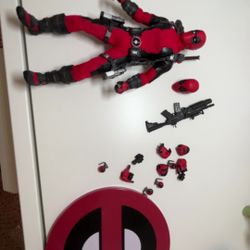 Loose Mezco Deadpool