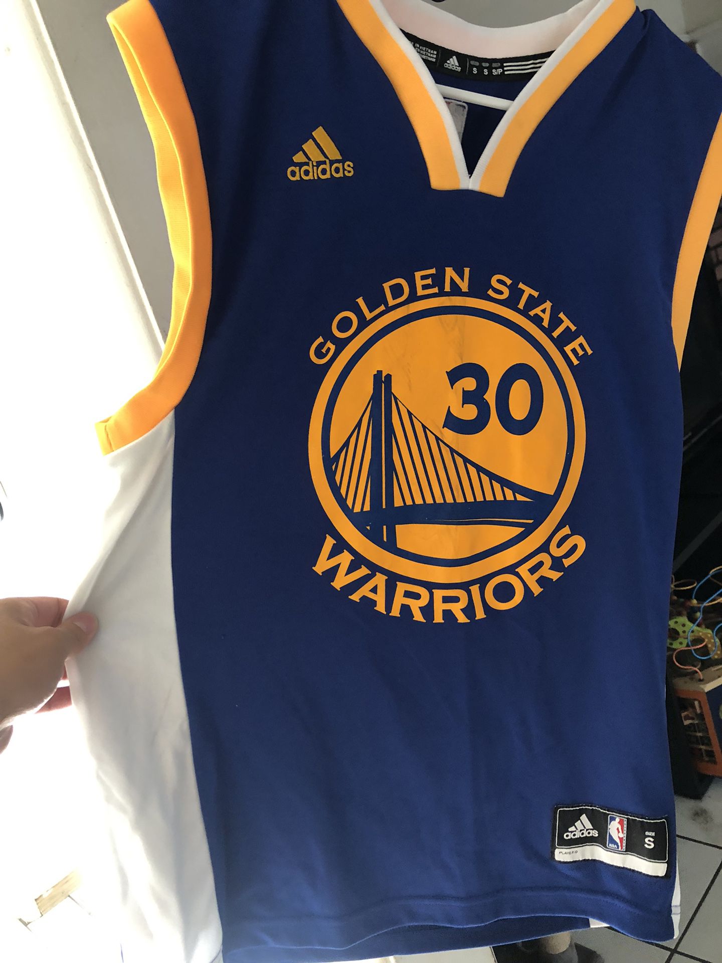 Nike Youth Golden State Warriors Stephen Curry Jersey Size M Youth for Sale  in San Bernardino, CA - OfferUp