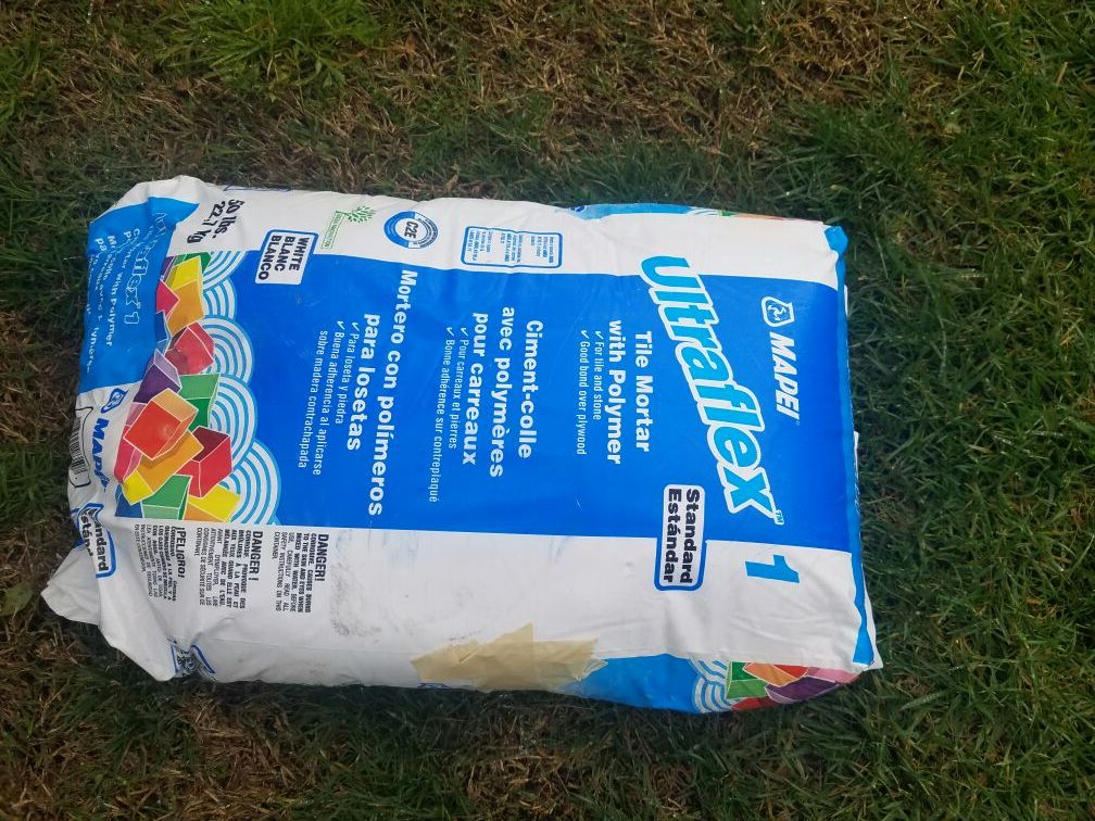 Pasta para tile.o locetas blanco nuevos. Los bultos que quiera.