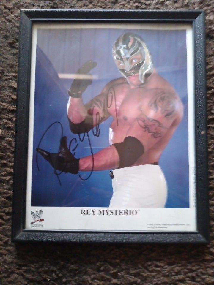 REY Mysterio Autograph 8x10