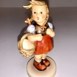 Vintage Goebel Hummel Figurine Little Shopper #96 W. Germany, Mint
