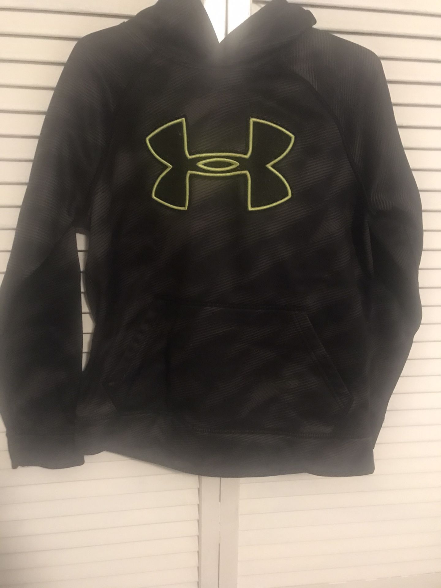 Boys under armour hoodie sz med