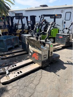 Crown Electric Pallet Jack