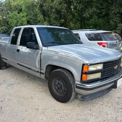 FOR PARTS ONLY 1990 CHEVY 1500 TRUCK. for Sale in Humble