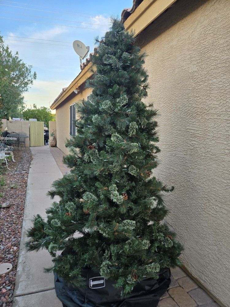 7.5' Prelit Christmas Tree