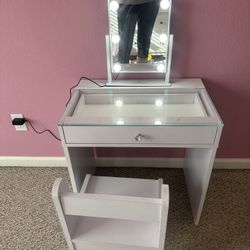 Kids Makeup Vanity