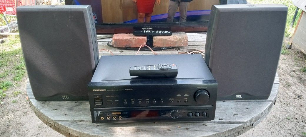 250 Watts Pioneer Receiver & JBL speakers $250 CASH FINAL PRICE