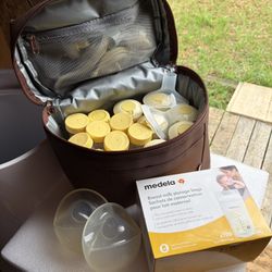 Medela Manual Breast Pump + Breast Milk Collector + Storage Bags 