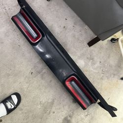 Challenger Taillight Center 