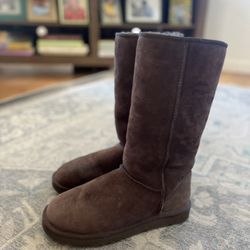 UGG Classic Tall II boots in size 8 