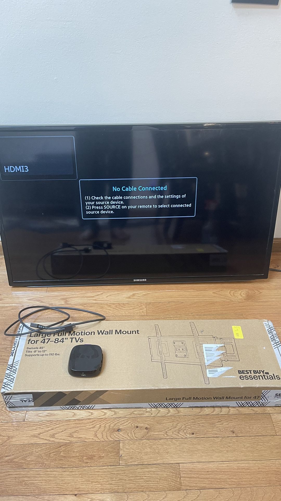 Samsung TV, Wall Mount, And Roku/HDMI