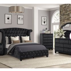 4 PIECE CALI KIND BEDROOM SET IN MINT CONDITION 