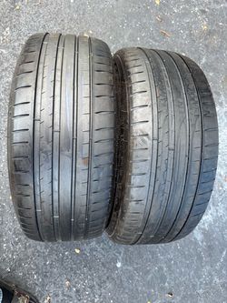 Set of 2 nice Michelin Pilot sport 4S  225/40/19  ( We install & balance)