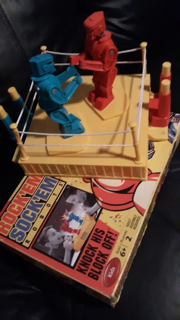 Collector's item. Rock'em sock'em. With box .( Its original ) ( WILL TRADE )
