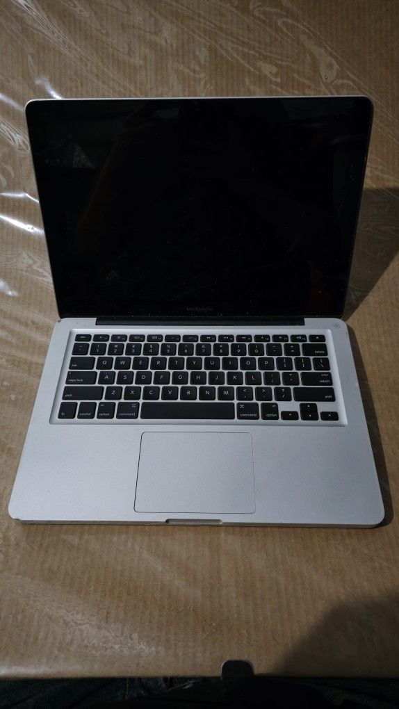 2017 MacBook Pro Intel i7 16gb RAM 1tb SSD Retina Display *Needs Charger*